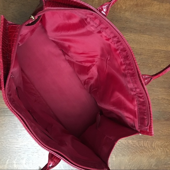 Elizabeth Arden | Large Red Bag - Picture 8 of 8